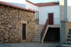 صورة لـ Casa Dos Lagares De Vara E Pedra في فيلا فلور