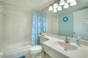 Koupelna v ubytování Hawaiian Inn Resort Condos + 63 fotografií