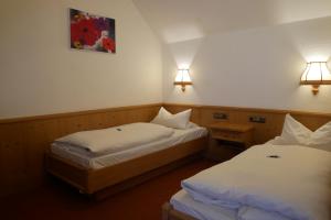 Postel nebo postele na pokoji v ubytování Hotel Gasthof Hereth