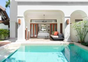 Bazén v ubytování SALA Samui Choengmon Beach Resort nebo v jeho okolí