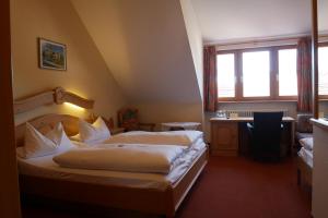 Postel nebo postele na pokoji v ubytování Hotel Gasthof Hereth