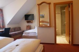 Postel nebo postele na pokoji v ubytování Hotel Gasthof Hereth