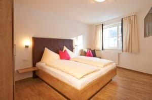 A bed or beds in a room at Alpine Active Weitgasser