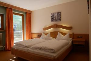 Postel nebo postele na pokoji v ubytování Hotel Gasthof Hereth