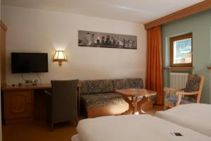 TV a/nebo společenská místnost v ubytování Hotel Gasthof Hereth