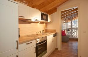 A kitchen or kitchenette at Alpine Active Weitgasser