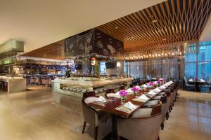 台州皇冠假日酒店餐厅或其他用餐的地方
