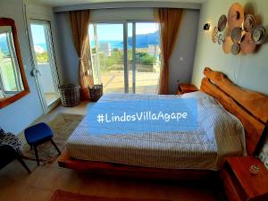 Posteľ alebo postele v izbe v ubytovaní Lindos Villa Agape