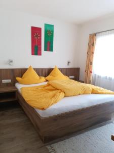Łóżko lub łóżka w pokoju w obiekcie Apart Felsenhof
