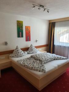 Łóżko lub łóżka w pokoju w obiekcie Apart Felsenhof