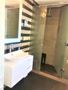 Ένα μπάνιο στο Charming Appartement With a Beautifull View