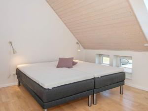 En eller flere senge i et værelse på Holiday home Juelsminde LXI
