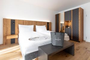 Postel nebo postele na pokoji v ubytování Waldhotel Arosa