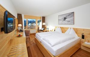 Postel nebo postele na pokoji v ubytování Waldhotel Arosa