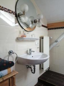 Ein Badezimmer in der Unterkunft Gaststatte Waldheim