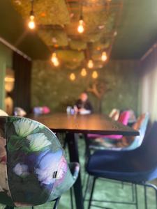 Predel za sedenje v nastanitvi Hotell Fridhemsgatan