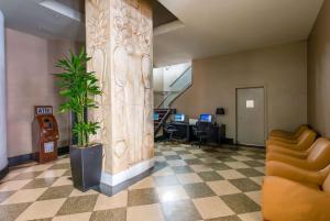 an office with a lobby with a plant and a staircase at Travelodge by Wyndham Downtown Chicago in Chicago