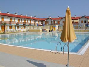 Bazén v ubytování Residence Sole e Mare appartamenti nebo v jeho okolí