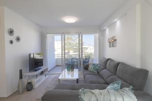 a living room with a couch and a tv at MyFlats-Deluxe Monte Faro in Gran Alacant