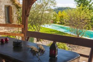 Bazén v ubytování Mounty Island Villas-Nefeli nebo v jeho okolí