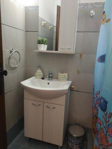 A bathroom at Παραθαλασσια στουντιο Μιχαλιας Sea view studio Michalias