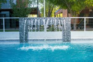 a water fountain in the middle of a pool at La Divina Pereza in San Rafael +145 photos