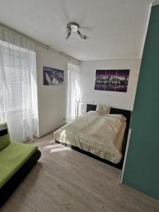 Postel nebo postele na pokoji v ubytování Apartmán Mustang Klínovec