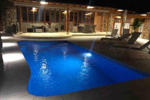 Bazén v ubytování Anfi Tauro Golf Villa with private heated pool nebo v jeho okolí