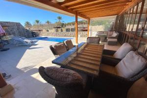 Bazén v ubytování Anfi Tauro Golf Villa with private heated pool nebo v jeho okolí