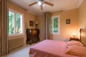 Giường trong phòng chung tại Villa Tsavorite - Cannes Californie +27 ảnh