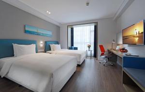 Postel nebo postele na pokoji v ubytování Holiday Inn Express - Xiamen City Center by IHG + 38 fotografií