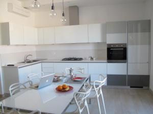 A kitchen or kitchenette at Penthouse Santa Croce