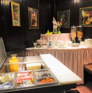 Makanan di atau di tempat lain dekat hotel