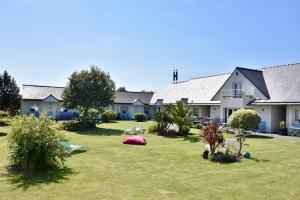 Garður fyrir utan Hôtel Heod - Binic - Saint-Quay-Portrieux