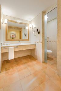 
a bathroom with a sink, toilet, and bathtub at Barceló Maya Colonial - All Inclusive in Xpu Ha
