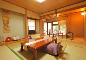 a living room with a wooden table and chairs at Nasu Hoshi no Akari in Nasu