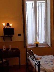 TV a/nebo společenská místnost v ubytování Hotel PIGNATELLI Napoli