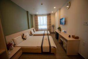 Postel nebo postele na pokoji v ubytování Huynh Duc 2 Hotel