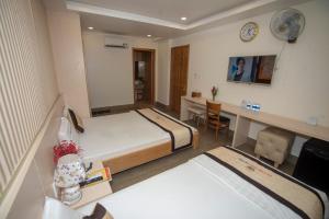 Postel nebo postele na pokoji v ubytování Huynh Duc 2 Hotel