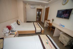 Postel nebo postele na pokoji v ubytování Huynh Duc 2 Hotel