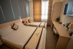 Postel nebo postele na pokoji v ubytování Huynh Duc 2 Hotel