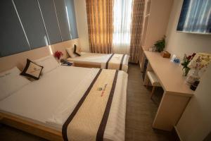 Postel nebo postele na pokoji v ubytování Huynh Duc 2 Hotel