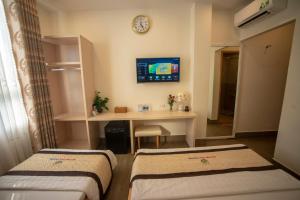 Postel nebo postele na pokoji v ubytování Huynh Duc 2 Hotel