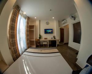 TV a/nebo společenská místnost v ubytování Huynh Duc 2 Hotel
