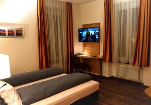 TV a/nebo společenská místnost v ubytování Hotel Römerbad