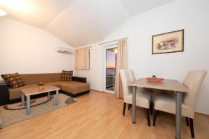 a living room with a couch and a table at Apartments Simovic in Tučepi