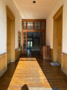 an empty hallway with a rug on the floor at Lysbed - Chevreul in Angers