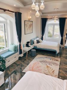 Giường trong phòng chung tại Sally Villa Homestay