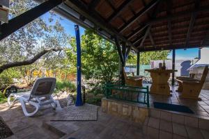 Balkón nebo terasa v ubytování Holiday House Cvita