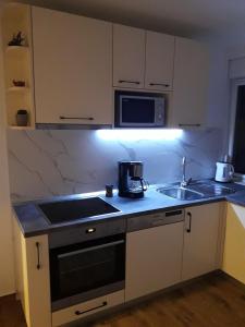 Kuchyň nebo kuchyňský kout v ubytování Apartments Gracia & Toni